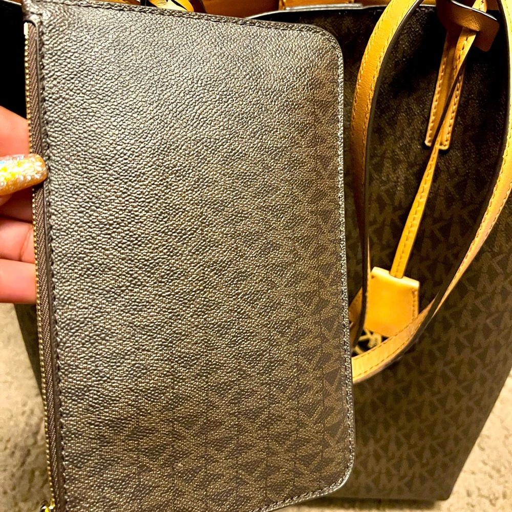 Authentic Micheal Kors Tote.
